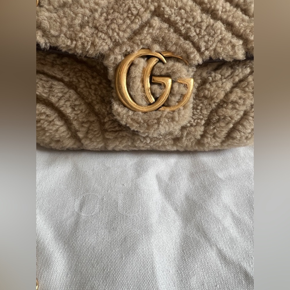 Gucci GG 2.0 Mini Marmot Leather Trimmed Tan Shearling with Gold Chain Bag - Picture 3 of 15